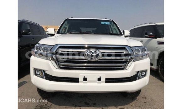 Sayi Imported Toyota Land Cruiser White Mota in Import - Dubai a Ashanti Sayi Imported Toyota Land Cruiser White Mota in Import - Dubai a Ashanti