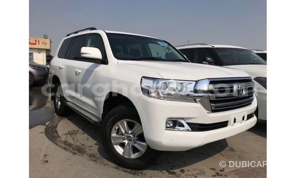 Sayi Imported Toyota Land Cruiser White Mota in Import - Dubai a Ashanti Sayi Imported Toyota Land Cruiser White Mota in Import - Dubai a Ashanti