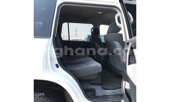 Sayi Imported Toyota Land Cruiser White Mota in Import - Dubai a Ashanti Sayi Imported Toyota Land Cruiser White Mota in Import - Dubai a Ashanti