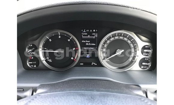 Sayi Imported Toyota Land Cruiser White Mota in Import - Dubai a Ashanti Sayi Imported Toyota Land Cruiser White Mota in Import - Dubai a Ashanti