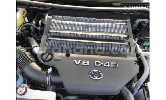 Sayi Imported Toyota Land Cruiser White Mota in Import - Dubai a Ashanti Sayi Imported Toyota Land Cruiser White Mota in Import - Dubai a Ashanti