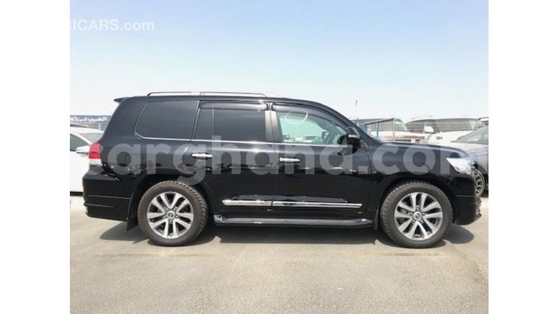 Big with watermark toyota land cruiser ashanti import dubai 21387