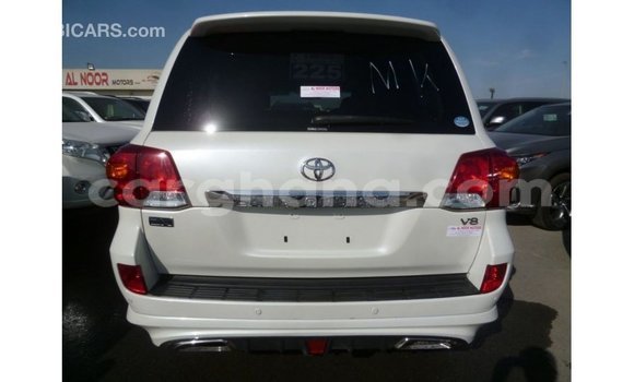 Sayi Imported Toyota Land Cruiser White Mota in Import - Dubai a Ashanti Sayi Imported Toyota Land Cruiser White Mota in Import - Dubai a Ashanti