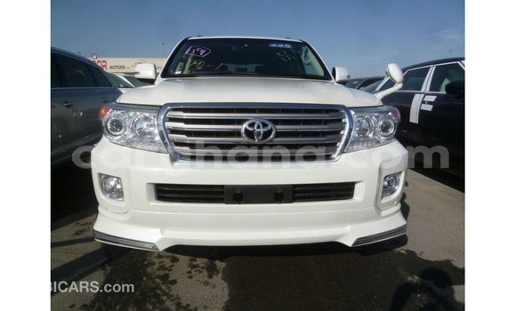 Sayi Imported Toyota Land Cruiser White Mota in Import - Dubai a Ashanti Sayi Imported Toyota Land Cruiser White Mota in Import - Dubai a Ashanti