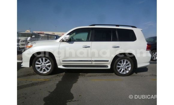 Sayi Imported Toyota Land Cruiser White Mota in Import - Dubai a Ashanti Sayi Imported Toyota Land Cruiser White Mota in Import - Dubai a Ashanti