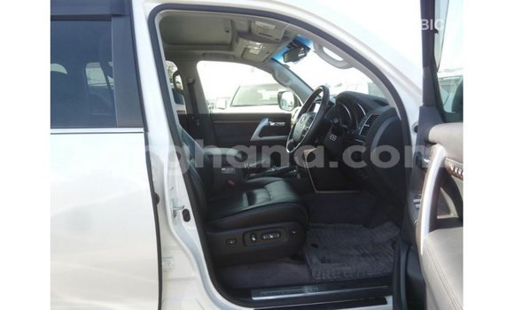 Sayi Imported Toyota Land Cruiser White Mota in Import - Dubai a Ashanti Sayi Imported Toyota Land Cruiser White Mota in Import - Dubai a Ashanti