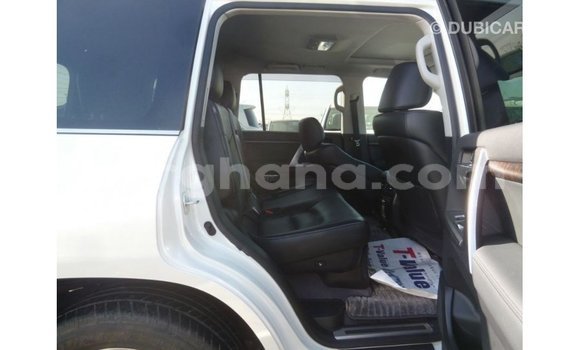 Sayi Imported Toyota Land Cruiser White Mota in Import - Dubai a Ashanti Sayi Imported Toyota Land Cruiser White Mota in Import - Dubai a Ashanti