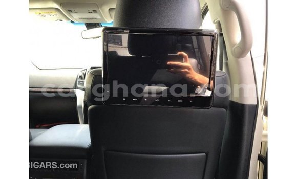 Sayi Imported Toyota Land Cruiser White Mota in Import - Dubai a Ashanti Sayi Imported Toyota Land Cruiser White Mota in Import - Dubai a Ashanti