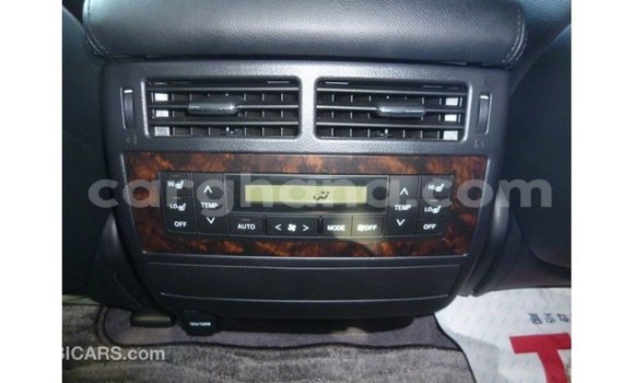 Sayi Imported Toyota Land Cruiser White Mota in Import - Dubai a Ashanti Sayi Imported Toyota Land Cruiser White Mota in Import - Dubai a Ashanti