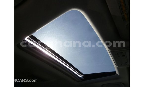 Sayi Imported Toyota Land Cruiser White Mota in Import - Dubai a Ashanti Sayi Imported Toyota Land Cruiser White Mota in Import - Dubai a Ashanti