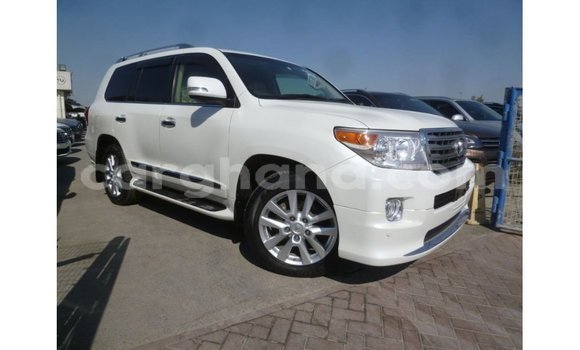 Sayi Imported Toyota Land Cruiser White Mota in Import - Dubai a Ashanti Sayi Imported Toyota Land Cruiser White Mota in Import - Dubai a Ashanti