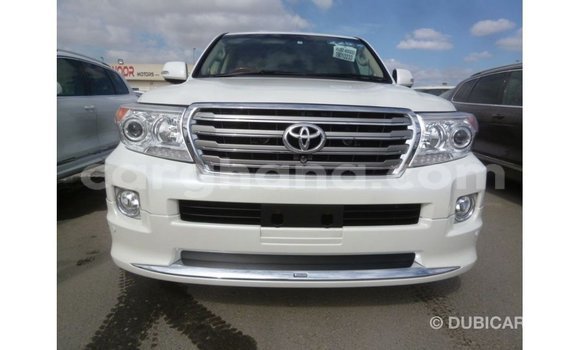 Sayi Imported Toyota Land Cruiser White Mota in Import - Dubai a Ashanti Sayi Imported Toyota Land Cruiser White Mota in Import - Dubai a Ashanti