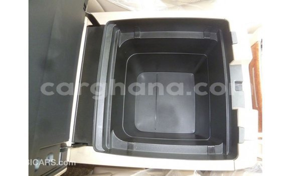 Sayi Imported Toyota Land Cruiser White Mota in Import - Dubai a Ashanti Sayi Imported Toyota Land Cruiser White Mota in Import - Dubai a Ashanti