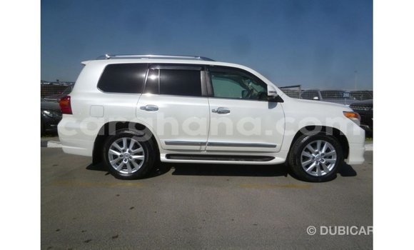Sayi Imported Toyota Land Cruiser White Mota in Import - Dubai a Ashanti Sayi Imported Toyota Land Cruiser White Mota in Import - Dubai a Ashanti