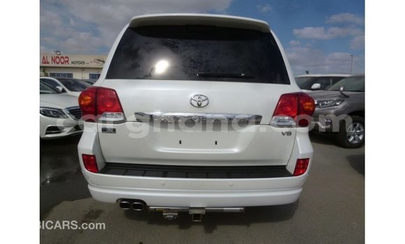 Sayi Imported Toyota Land Cruiser White Mota in Import - Dubai a Ashanti Sayi Imported Toyota Land Cruiser White Mota in Import - Dubai a Ashanti