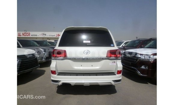Ra Imported Toyota Land Cruiser funfun Ọkọ̀ in Import - Dubai ni Ashanti Ra Imported Toyota Land Cruiser funfun Ọkọ̀ in Import - Dubai ni Ashanti