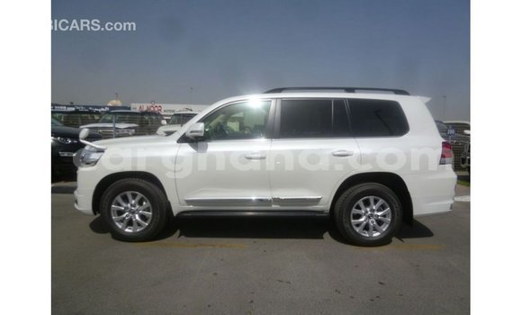 Ra Imported Toyota Land Cruiser funfun Ọkọ̀ in Import - Dubai ni Ashanti Ra Imported Toyota Land Cruiser funfun Ọkọ̀ in Import - Dubai ni Ashanti