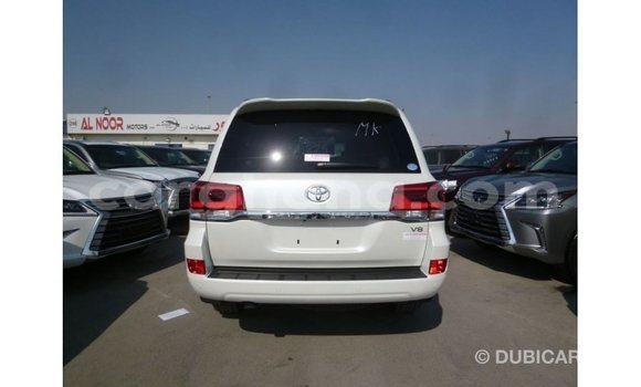Ra Imported Toyota Land Cruiser funfun Ọkọ̀ in Import - Dubai ni Ashanti Ra Imported Toyota Land Cruiser funfun Ọkọ̀ in Import - Dubai ni Ashanti