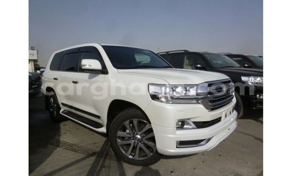 Sayi Imported Toyota Land Cruiser White Mota in Import - Dubai a Ashanti Sayi Imported Toyota Land Cruiser White Mota in Import - Dubai a Ashanti