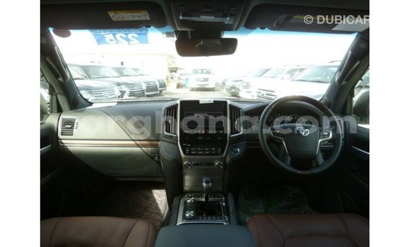 Sayi Imported Toyota Land Cruiser White Mota in Import - Dubai a Ashanti Sayi Imported Toyota Land Cruiser White Mota in Import - Dubai a Ashanti