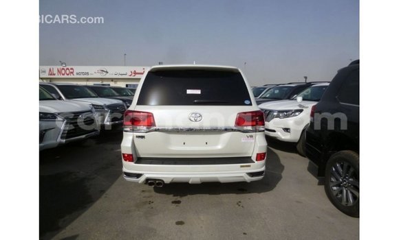 Sayi Imported Toyota Land Cruiser White Mota in Import - Dubai a Ashanti Sayi Imported Toyota Land Cruiser White Mota in Import - Dubai a Ashanti