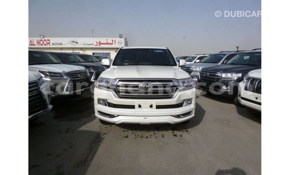 Sayi Imported Toyota Land Cruiser White Mota in Import - Dubai a Ashanti Sayi Imported Toyota Land Cruiser White Mota in Import - Dubai a Ashanti