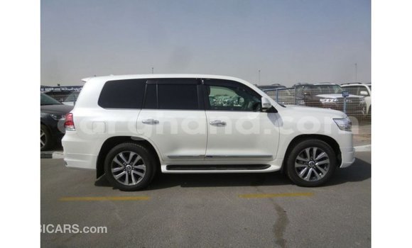 Sayi Imported Toyota Land Cruiser White Mota in Import - Dubai a Ashanti Sayi Imported Toyota Land Cruiser White Mota in Import - Dubai a Ashanti