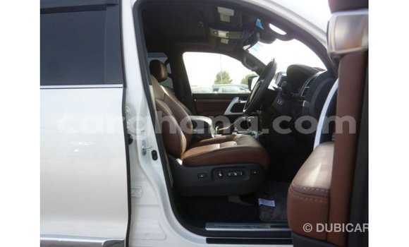 Sayi Imported Toyota Land Cruiser White Mota in Import - Dubai a Ashanti Sayi Imported Toyota Land Cruiser White Mota in Import - Dubai a Ashanti