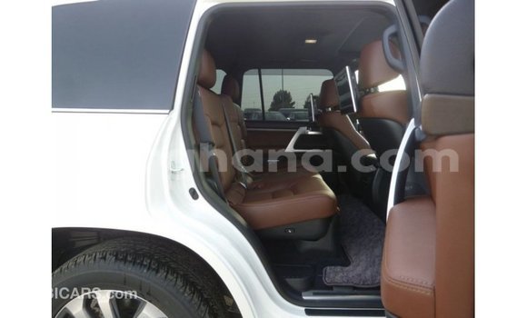 Sayi Imported Toyota Land Cruiser White Mota in Import - Dubai a Ashanti Sayi Imported Toyota Land Cruiser White Mota in Import - Dubai a Ashanti