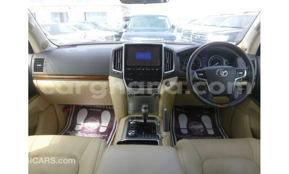 Sayi Imported Toyota Land Cruiser White Mota in Import - Dubai a Ashanti Sayi Imported Toyota Land Cruiser White Mota in Import - Dubai a Ashanti