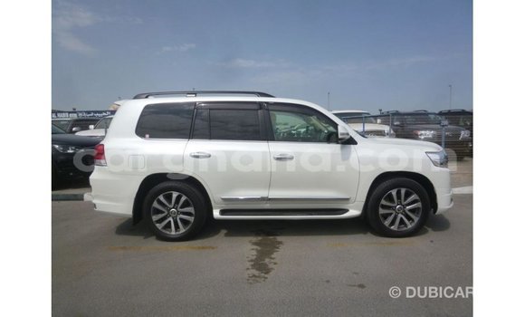 Sayi Imported Toyota Land Cruiser White Mota in Import - Dubai a Ashanti Sayi Imported Toyota Land Cruiser White Mota in Import - Dubai a Ashanti