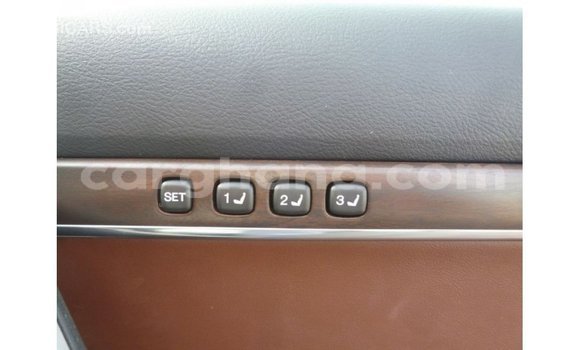 Sayi Imported Toyota Land Cruiser White Mota in Import - Dubai a Ashanti Sayi Imported Toyota Land Cruiser White Mota in Import - Dubai a Ashanti