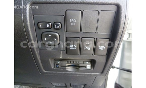 Sayi Imported Toyota Land Cruiser White Mota in Import - Dubai a Ashanti Sayi Imported Toyota Land Cruiser White Mota in Import - Dubai a Ashanti