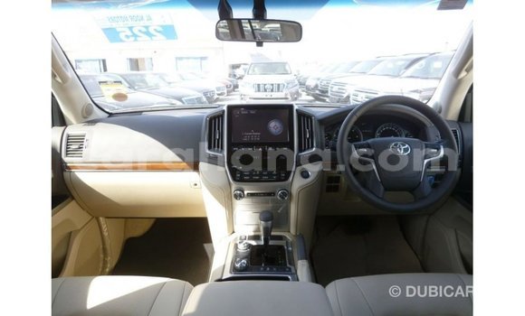 Sayi Imported Toyota Land Cruiser White Mota in Import - Dubai a Ashanti Sayi Imported Toyota Land Cruiser White Mota in Import - Dubai a Ashanti