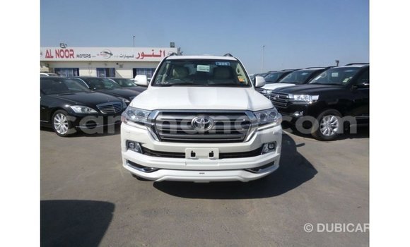 Sayi Imported Toyota Land Cruiser White Mota in Import - Dubai a Ashanti Sayi Imported Toyota Land Cruiser White Mota in Import - Dubai a Ashanti
