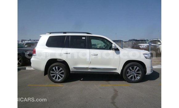 Sayi Imported Toyota Land Cruiser White Mota in Import - Dubai a Ashanti Sayi Imported Toyota Land Cruiser White Mota in Import - Dubai a Ashanti