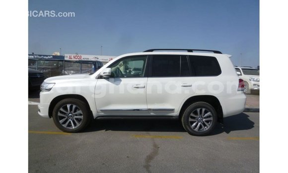 Sayi Imported Toyota Land Cruiser White Mota in Import - Dubai a Ashanti Sayi Imported Toyota Land Cruiser White Mota in Import - Dubai a Ashanti