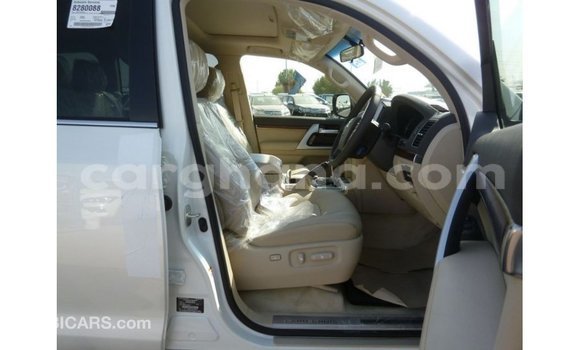 Sayi Imported Toyota Land Cruiser White Mota in Import - Dubai a Ashanti Sayi Imported Toyota Land Cruiser White Mota in Import - Dubai a Ashanti