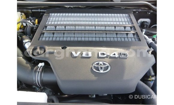 Sayi Imported Toyota Land Cruiser White Mota in Import - Dubai a Ashanti Sayi Imported Toyota Land Cruiser White Mota in Import - Dubai a Ashanti
