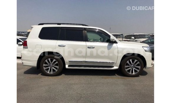 Buy Import Toyota Land Cruiser White Car in Import - Dubai in Ashanti Buy Import Toyota Land Cruiser White Car in Import - Dubai in Ashanti
