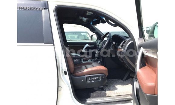 Buy Import Toyota Land Cruiser White Car in Import - Dubai in Ashanti Buy Import Toyota Land Cruiser White Car in Import - Dubai in Ashanti