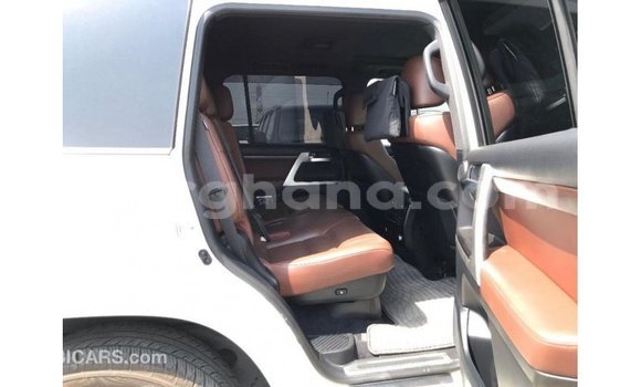 Buy Import Toyota Land Cruiser White Car in Import - Dubai in Ashanti Buy Import Toyota Land Cruiser White Car in Import - Dubai in Ashanti