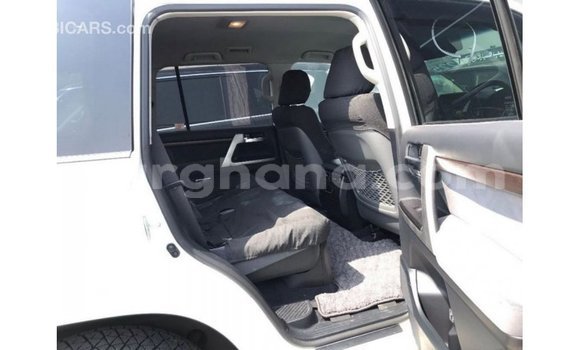 Ra Imported Toyota Land Cruiser funfun Ọkọ̀ in Import - Dubai ni Ashanti Ra Imported Toyota Land Cruiser funfun Ọkọ̀ in Import - Dubai ni Ashanti