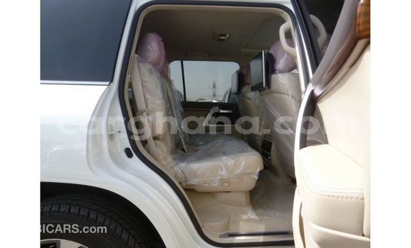 Buy Import Toyota Land Cruiser White Car in Import - Dubai in Ashanti Buy Import Toyota Land Cruiser White Car in Import - Dubai in Ashanti