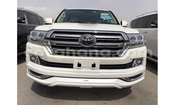 Buy Import Toyota Land Cruiser White Car in Import - Dubai in Ashanti Buy Import Toyota Land Cruiser White Car in Import - Dubai in Ashanti