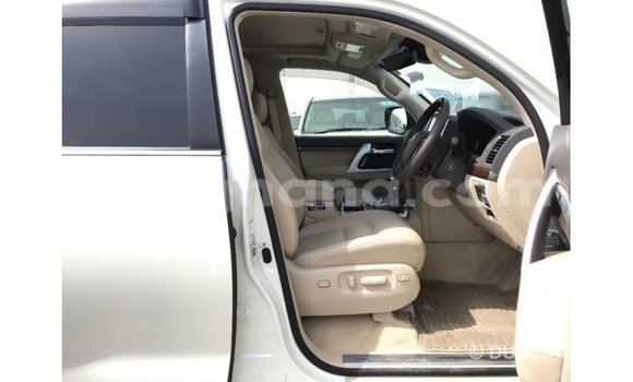 Buy Import Toyota Land Cruiser White Car in Import - Dubai in Ashanti Buy Import Toyota Land Cruiser White Car in Import - Dubai in Ashanti