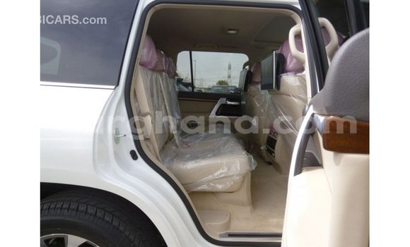Buy Import Toyota Land Cruiser White Car in Import - Dubai in Ashanti Buy Import Toyota Land Cruiser White Car in Import - Dubai in Ashanti