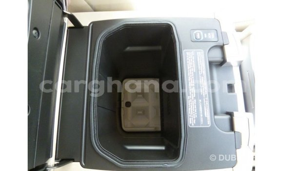 Buy Import Toyota Land Cruiser White Car in Import - Dubai in Ashanti Buy Import Toyota Land Cruiser White Car in Import - Dubai in Ashanti