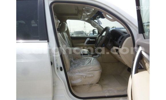 Buy Import Toyota Land Cruiser White Car in Import - Dubai in Ashanti Buy Import Toyota Land Cruiser White Car in Import - Dubai in Ashanti