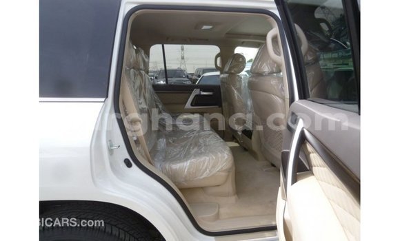 Buy Import Toyota Land Cruiser White Car in Import - Dubai in Ashanti Buy Import Toyota Land Cruiser White Car in Import - Dubai in Ashanti